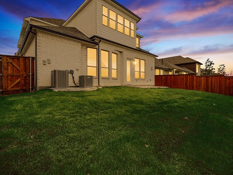 8218 Vitex Ave — Photo 45