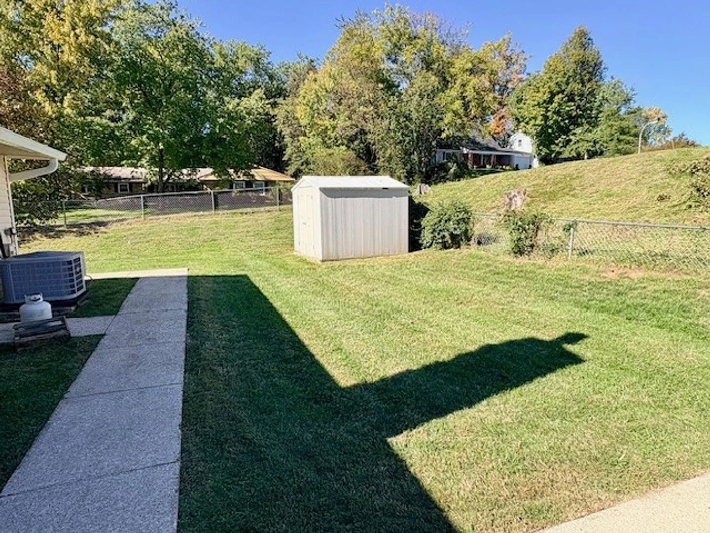 4 Bedroom Single Family House in Bowie — Photo 3