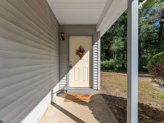 3rd image of 11 Waterview Dr #11