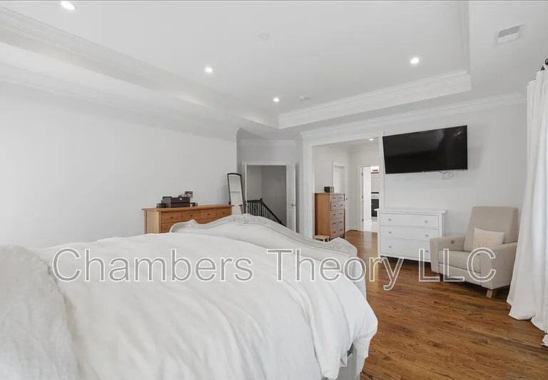 7010 Girard St — Photo 42