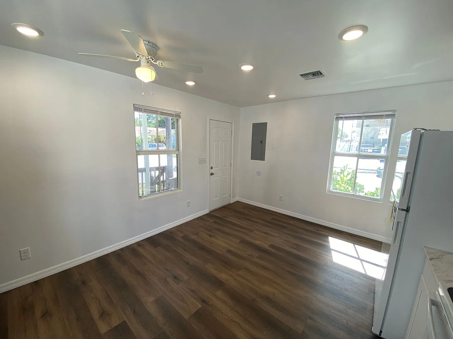 Fully renovated Charming 1-Bedroom + Office Home in Vibrant West Palm Beach — Photo 4