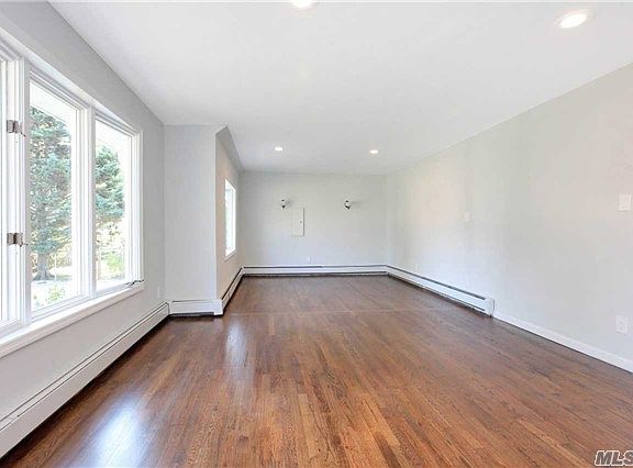 3rd image of 200 Thames St