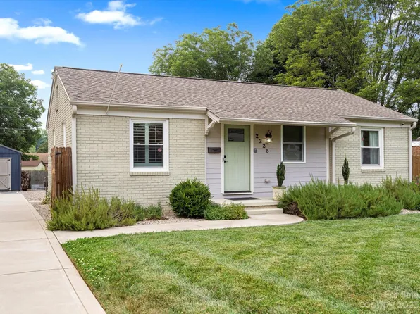2225 English Dr, Charlotte, NC 28216