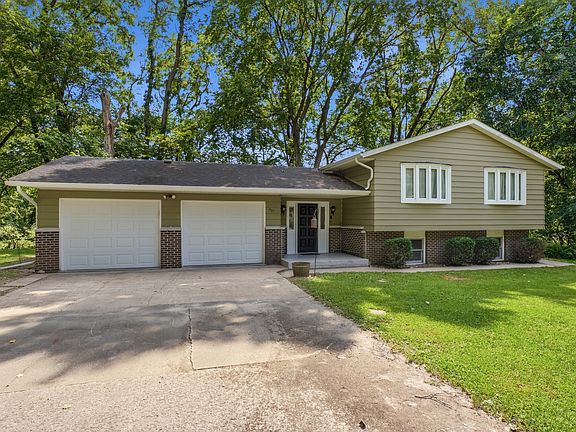 3rd image of 407 Oak Blvd