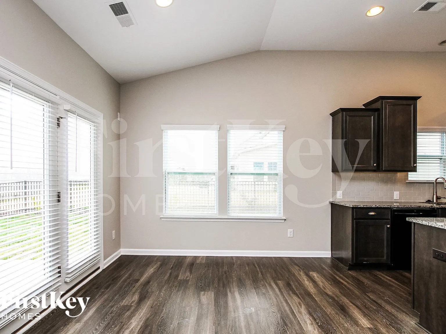 3 bed, 2.0 bath, 2455 sqft, $2,675 — Photo 4