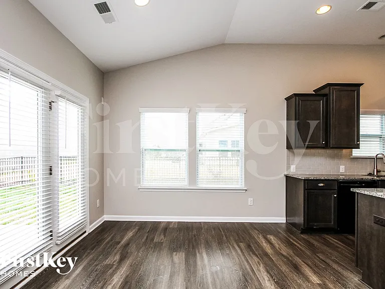 136 Avalon Reserve Dr — Photo 4
