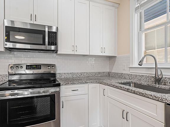 3rd image of 512 1/2 E Waldburg St #B