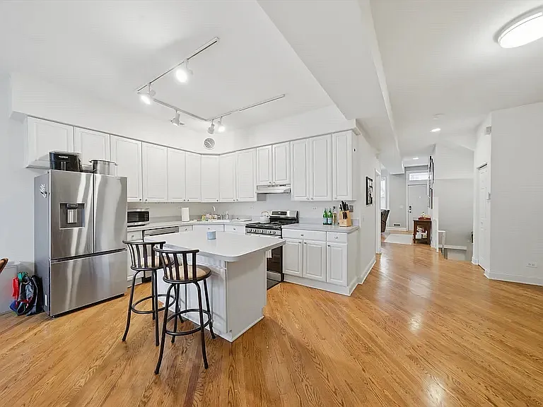 1532 W Oakdale Ave #1 — Photo 2