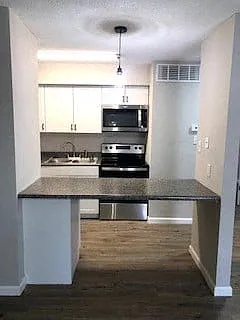 Oak Terrace Apartments — Photo 14