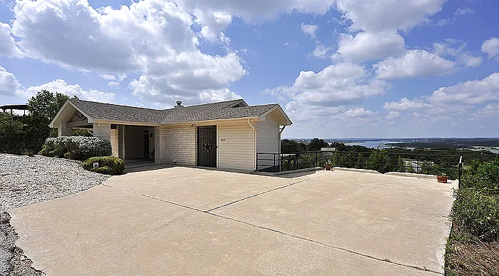 Gorgeous Views Of Lake Travis At Hudson Bend — Photo 3
