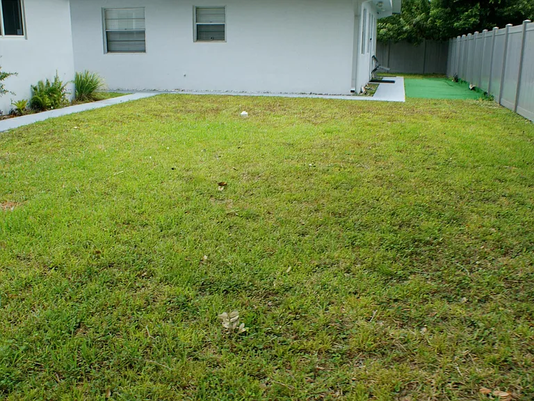 6109 SW 30th St #3 — Photo 3