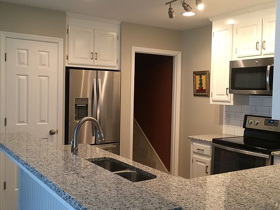 4th image of 425 Moss Creek Ct