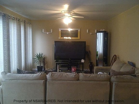 2nd image of 2883 Sackville Dr