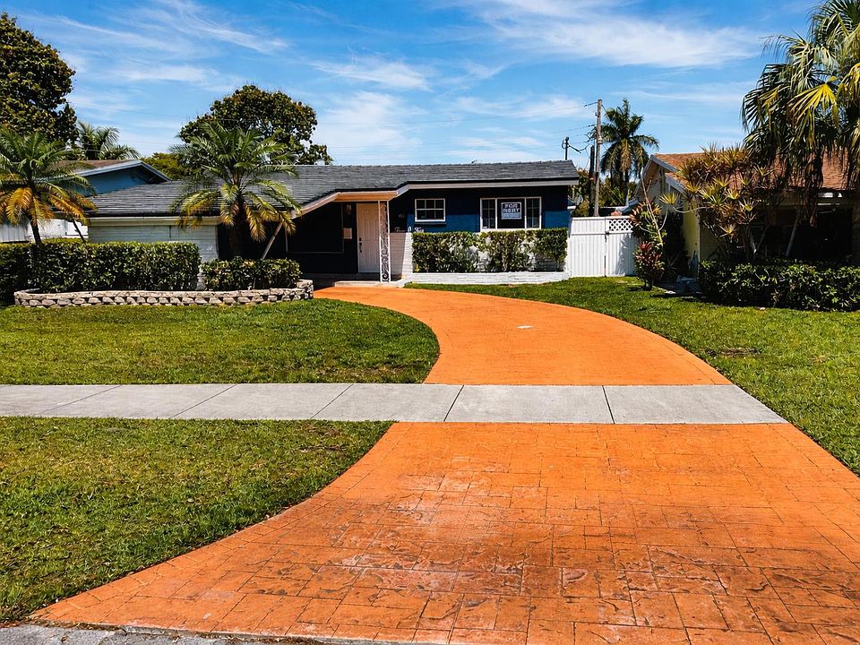 1st image of 304 SW 8th St