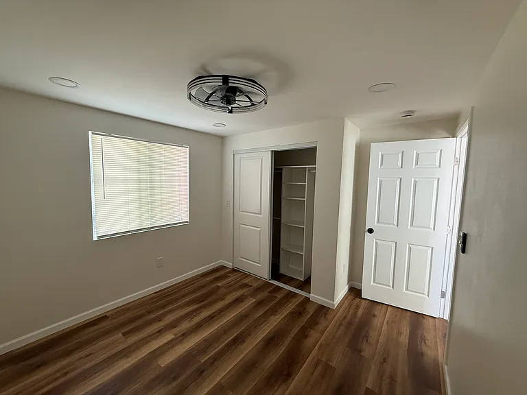 8004 Towne Ave — Photo 9