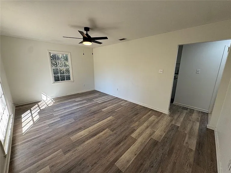 1728 Tew Dr — Photo 2