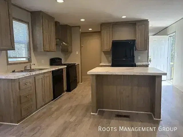 2710 W Oakridge Dr — Photo 3