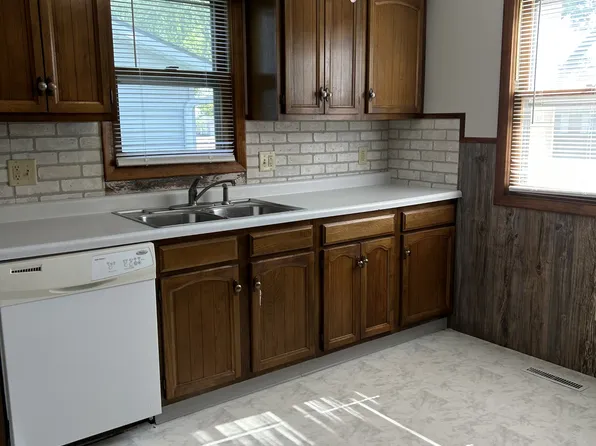 2305 Maple Blvd, Marshalltown, IA