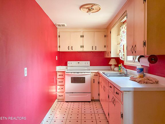 4th image of 377 Pine Hill Rd SW