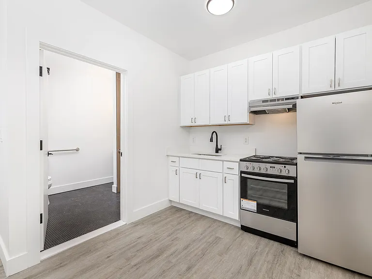 1252 Main St #1S — Photo 15
