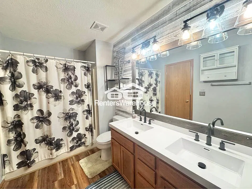 Two Bedroom Townhouse- West Des Moines — Photo 4