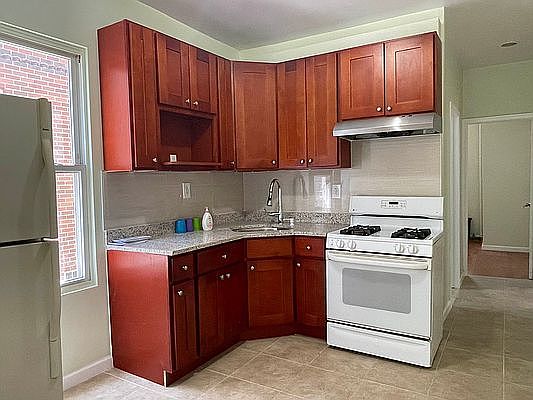1st image of 46-20 Bowne St Floor 1