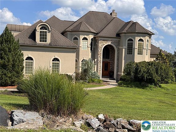 3rd image of 2707 Apple Valley Cir