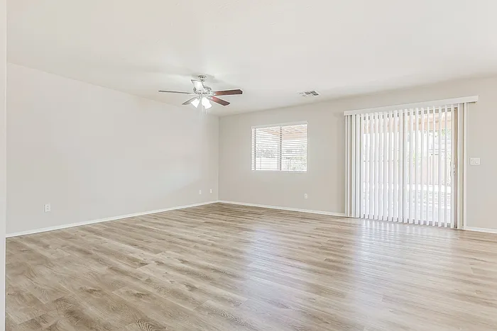 4 bed, 2.5 bath, 1948 sqft, $2,245 — Photo 4