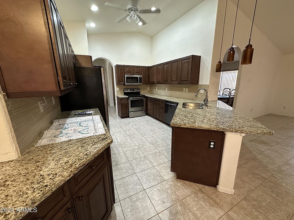 1st image of 450 W CHERRYWOOD Drive
