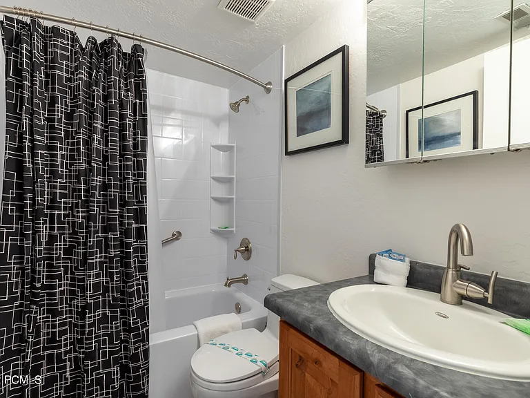 2000 Prospector Ave #409 — Photo 21
