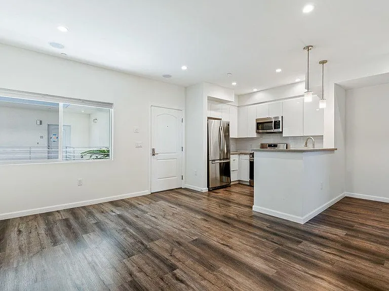 22769 Del Valle St #301 — Photo 18