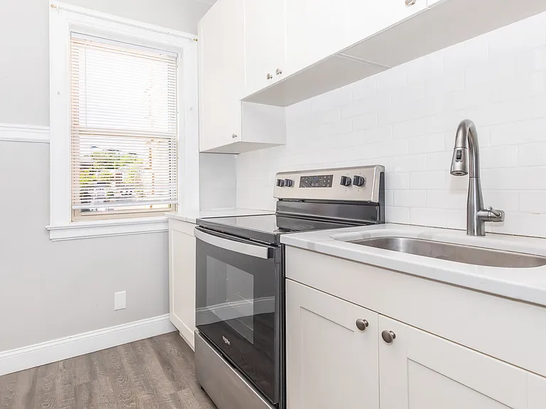 Raymond Apartments — Photo 9