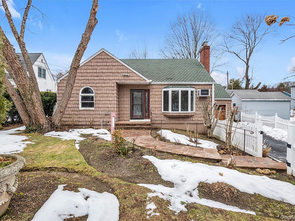 1st image of 29 Glen Cove Drive