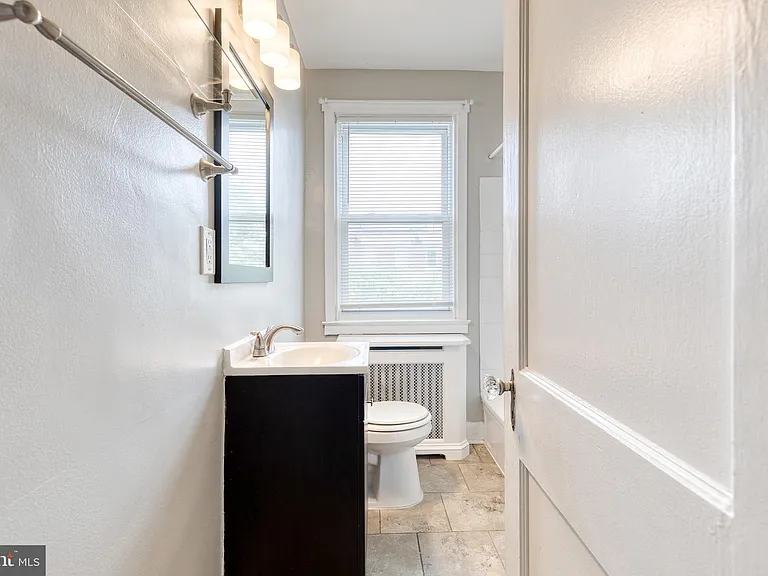 1011 W 42nd St — Photo 11