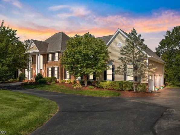 26 Beacon Hill Dr, Chester Twp., NJ 07930