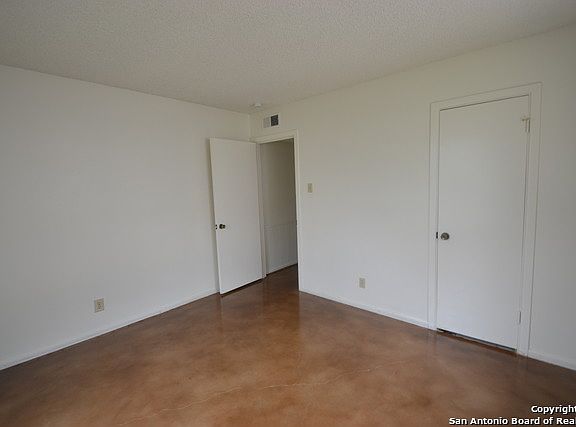 2nd image of 622 Chauncey Dr APT 1
