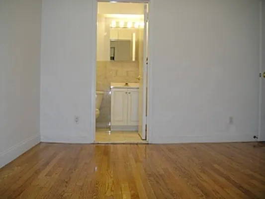 Rented by Robyn Lee, LREB | media 33