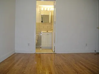 Rented by Robyn Lee, LREB