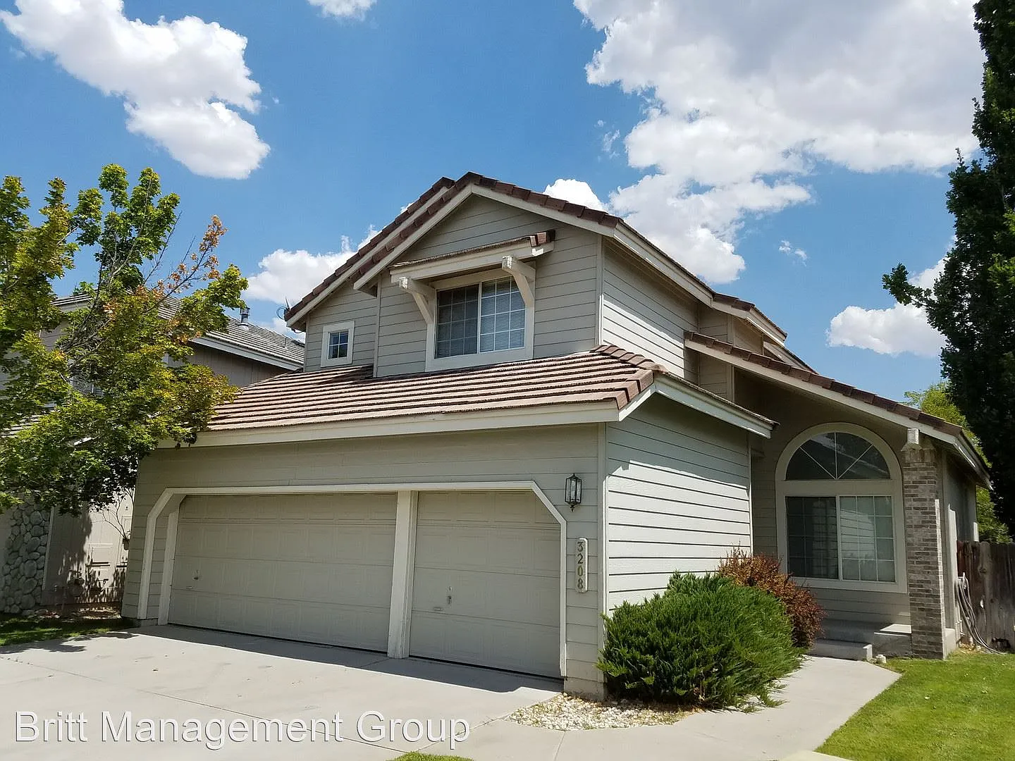 3208 Joshuapark Dr photo 1