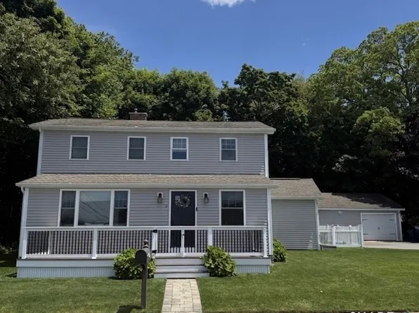 3 Middle Street, Waterford, CT 06385