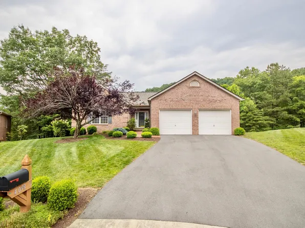 4098 Overlook Trail Dr, Roanoke, VA 24018