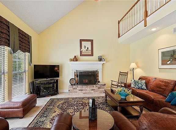 4th image of 200 Blue Crane Dr #1