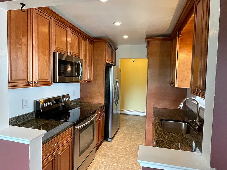 13 Skyline Dr #12 — Photo 1