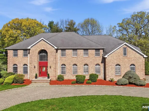 56 Burnet Hill Rd, Livingston, NJ 07039