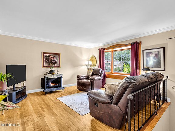4th image of 52 Darien Road