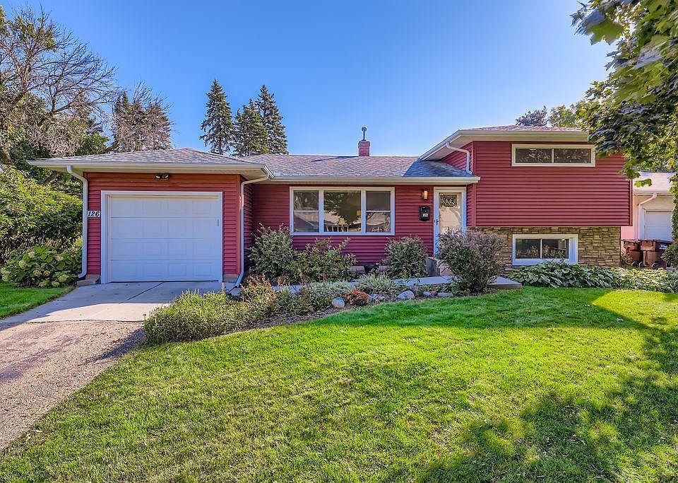 1st image of 126 20th Ave N