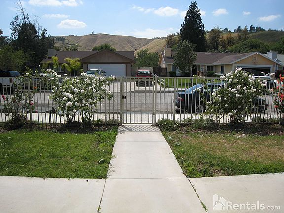 3rd image of 3663 N Acacia Ave