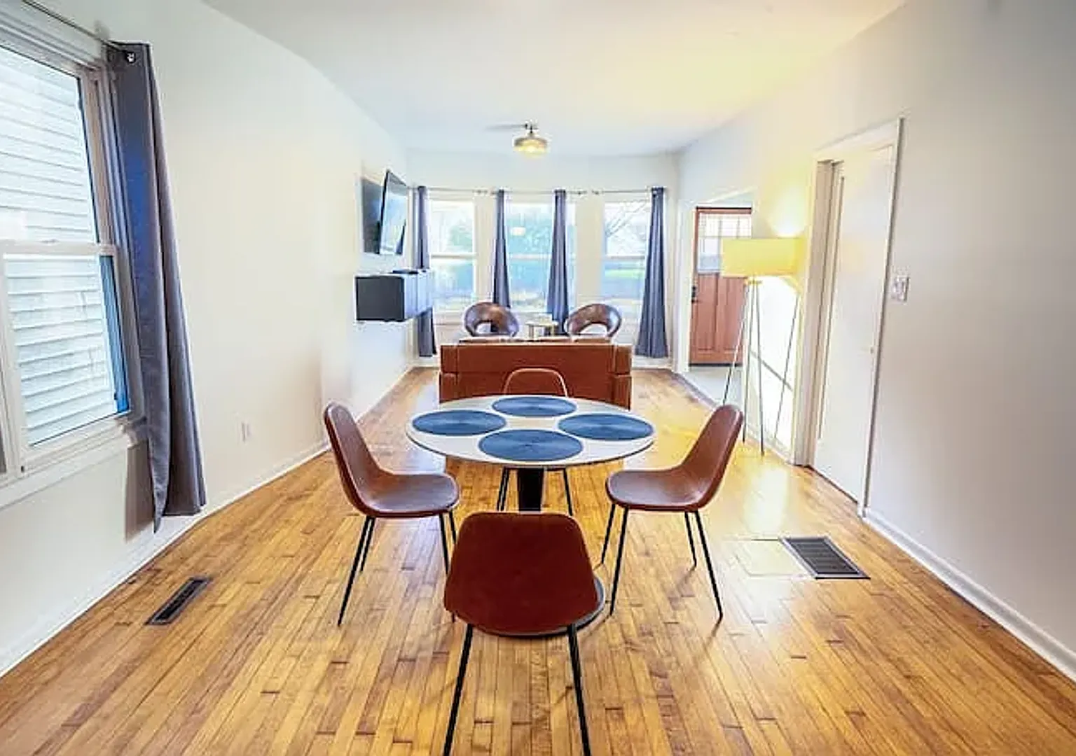 Spacious 4 Bedroom Home with Finished Attic in Brewer's Hill — Photo 4