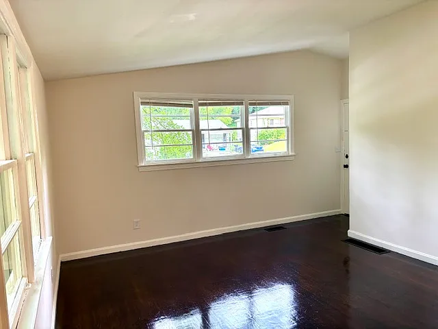 8621 10th Ave S — Photo 3