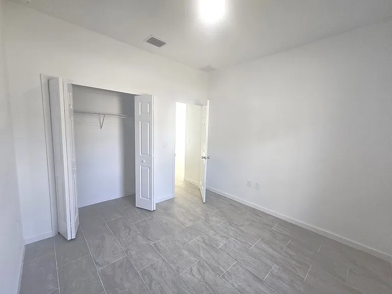 940 Sterling St E — Photo 24